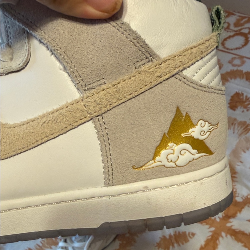 Nike White and Green Men's Shoes - Picture 5 of 7